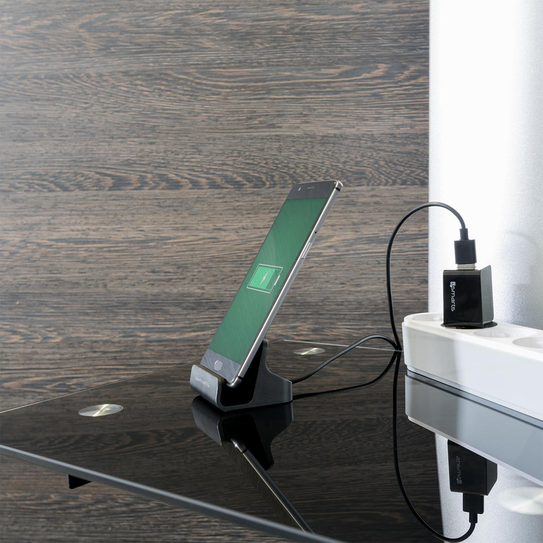 Die 4smarts Charging Station VoltDock USB-C ermöglicht eine komfortable Verwendung des Geräts, denn es wird im idealen Winkel positioniert.