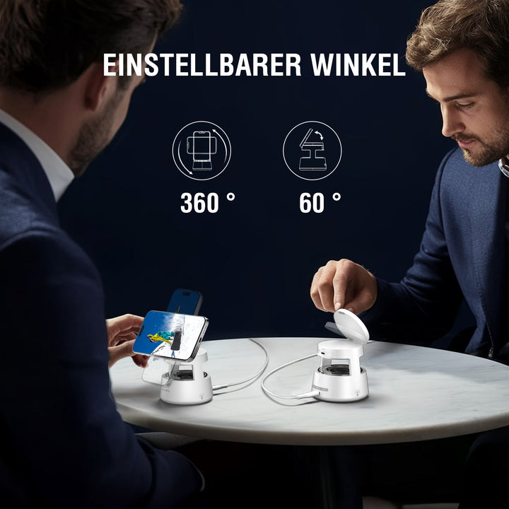 Zwei Männer nutzen die Qi2 Charging Station Aura Sound in Weiß auf einem Tisch, mit einstellbarem Winkel von 60° bis 360° für flexible Nutzung.